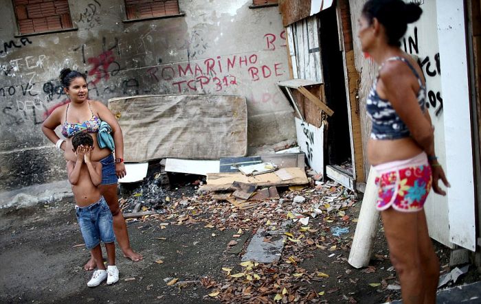 Welcome to Rio Slums (39 pics)
