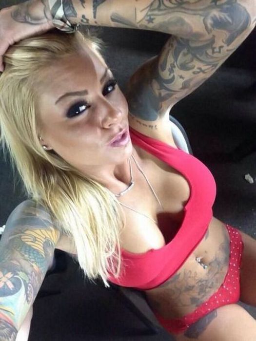 Girls with Tattoos (48 pics)
