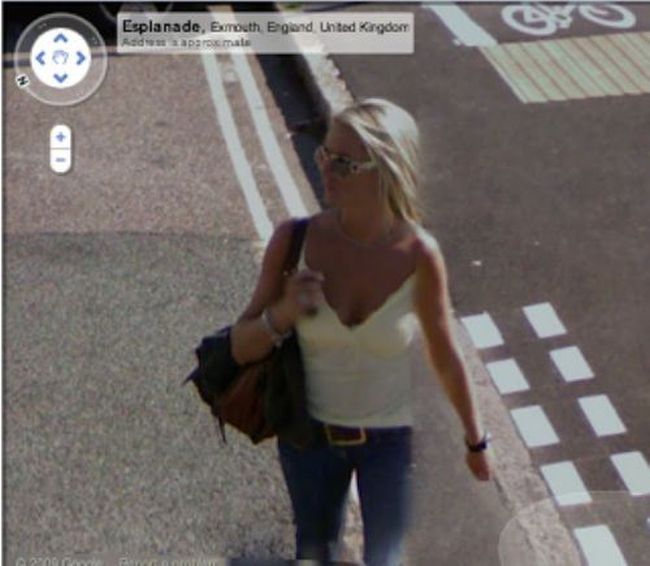 Girls on Google Street View (39 pics)