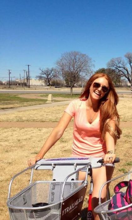 Girls and Bikes (40 pics)