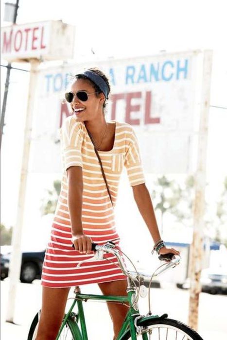 Girls and Bikes (40 pics)