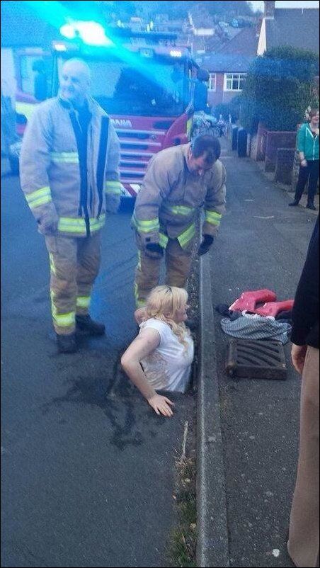 Girl Got Stuck in a Drain While She Tried to Retrieve Her iPhone (5 pics)