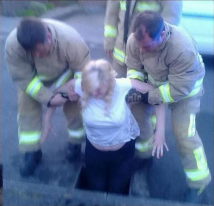 Girl Got Stuck in a Drain While She Tried to Retrieve Her iPhone (5 pics)