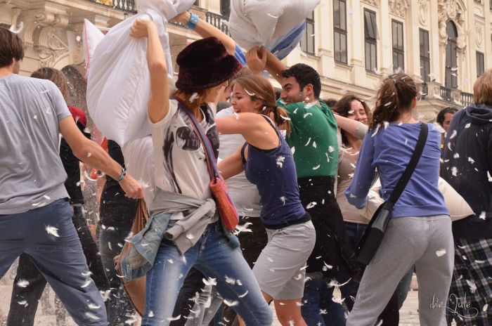 Pillow Fight Day 2014 (24 pics)