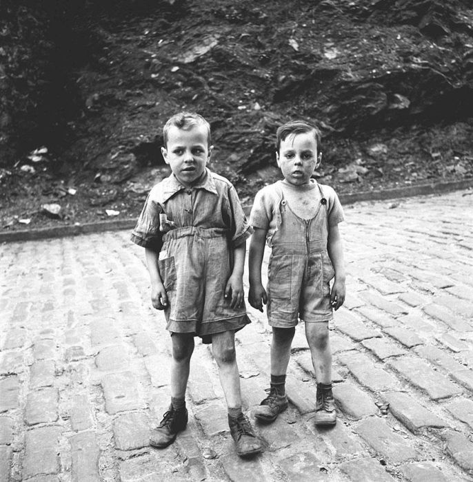 1950s Street Photos of NYC and Chicago (33 pics)