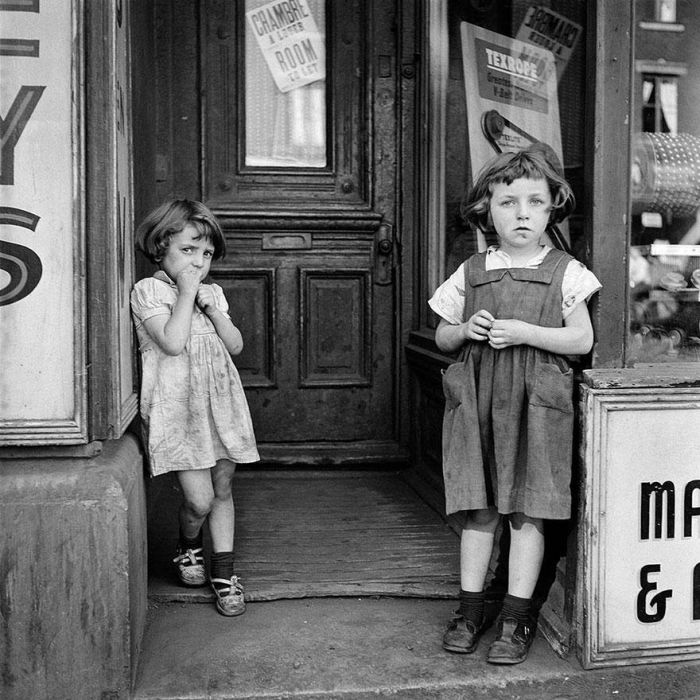 1950s Street Photos of NYC and Chicago (33 pics)