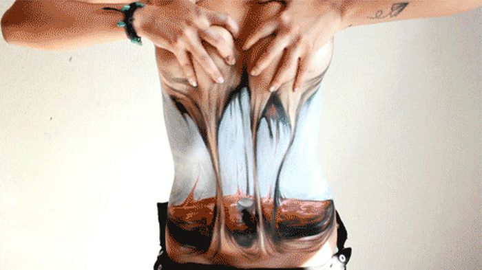 Awesome Bodyart (4 gifs)
