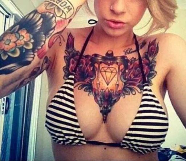 Sexy Girls with Tattoos (45 pics)