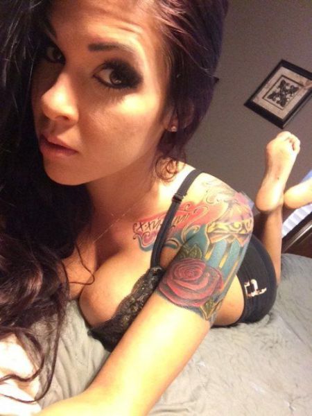 Sexy Girls with Tattoos (45 pics)