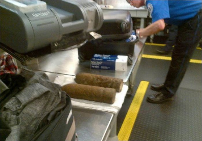 WWI Artillery Shells Found in Luggage at O’Hare (4 pics)
