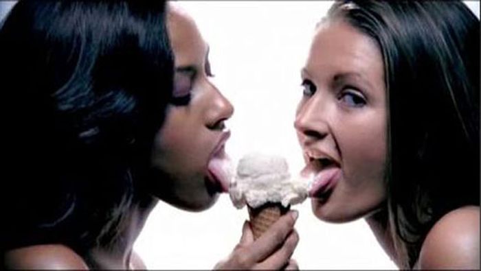 Hot Girls Eat Ice Cream (50 pics)