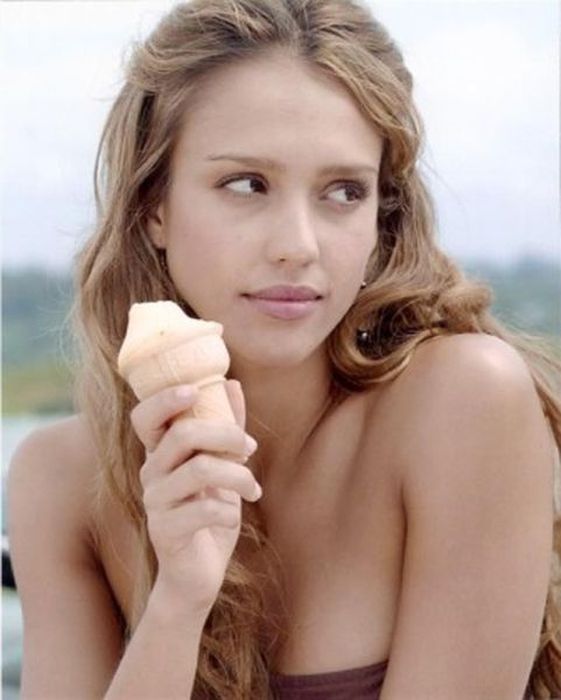 Hot Girls Eat Ice Cream (50 pics)