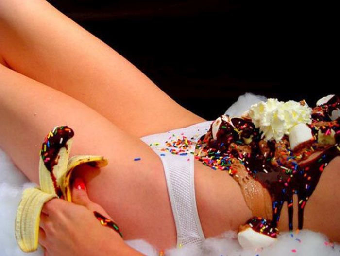 Hot Girls Eat Ice Cream (50 pics)