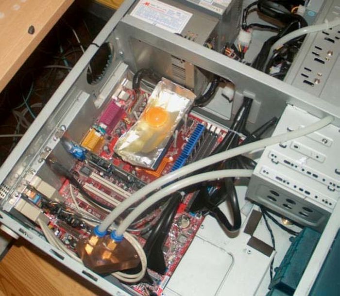 How to Fry Eggs with Your PC (8 pics)