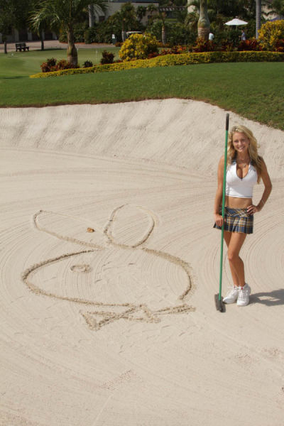 Girls Playing Golf (51 pics)