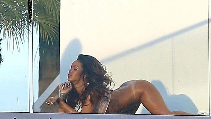 Very Hot Rihanna Photoshoot (9 pics)