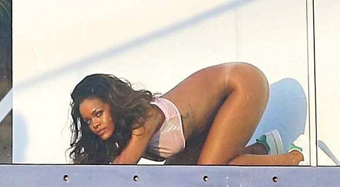 Very Hot Rihanna Photoshoot (9 pics)