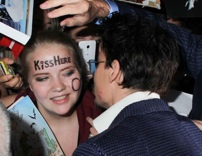 Girl Meets Johnny Depp (4 pics)