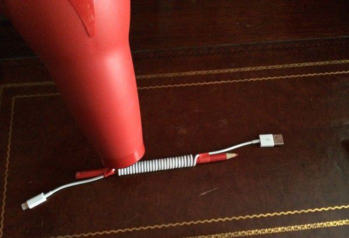 DIY Coiled iPhone Cable (6 pics)