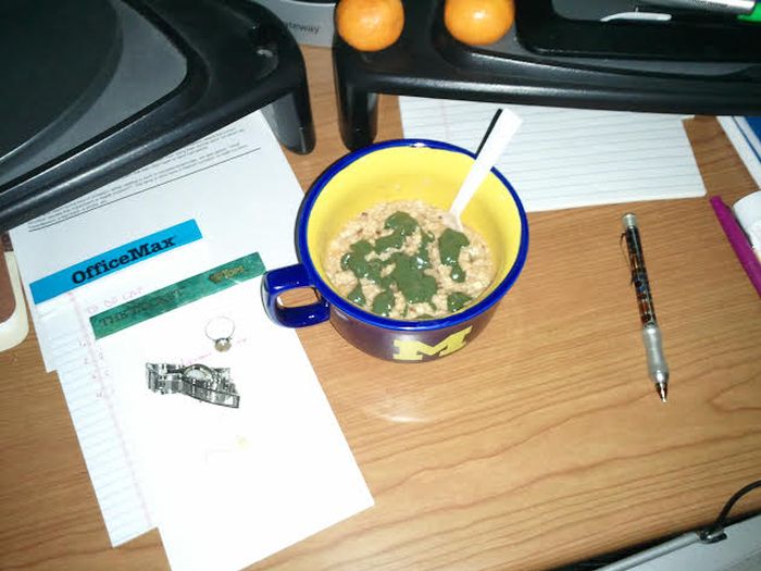 Sad Desk Lunch (35 pics)