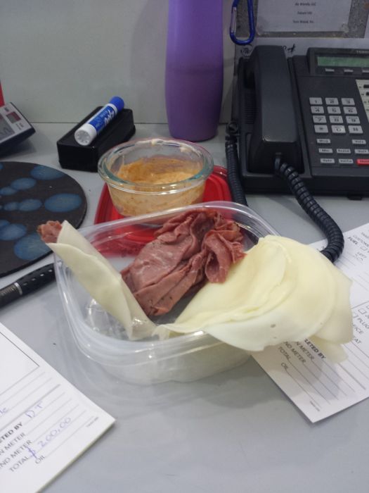 Sad Desk Lunch (35 pics)