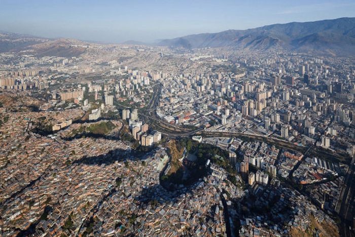 Slums of Caracas (18 pics)