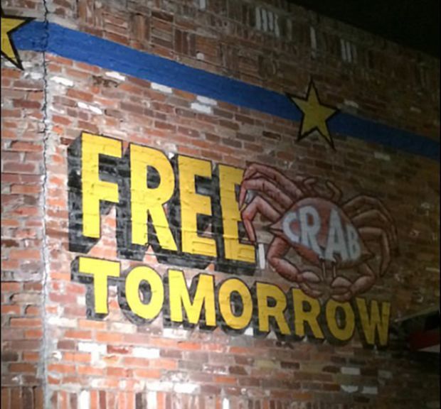 Trolling Joe’s Crabshack Manager (10 pics)