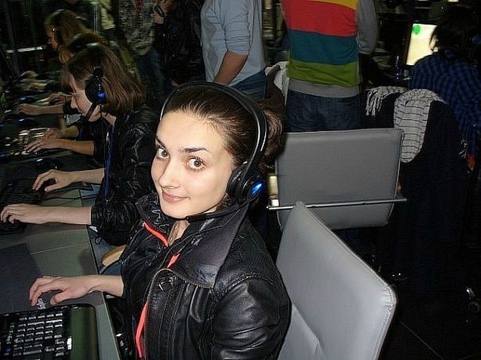 Elena Urusova Is One Hot Gamer Girl (26 pics)