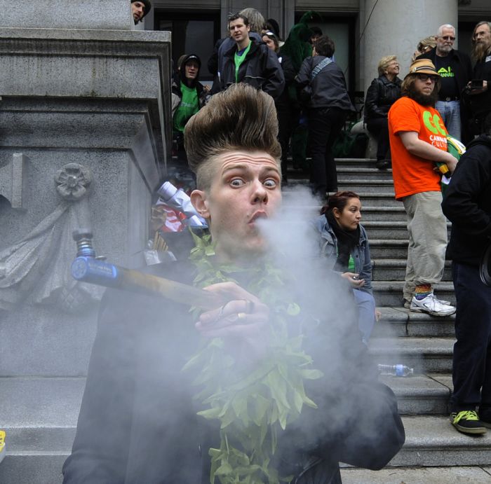 This Is How You Celebrate 420 The Right Way (20 pics)