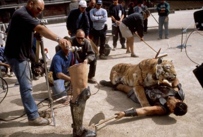 Cool Behind The Scenes Pics Of Your Favorite Films (44 pics)