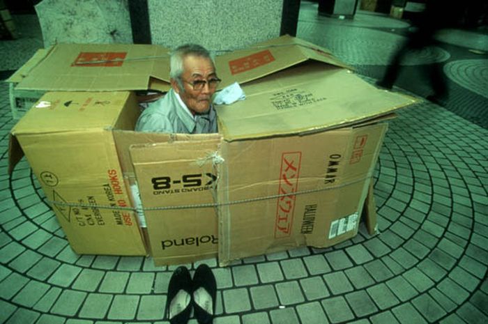 See What It's Like To Live In A Box (21 pics)