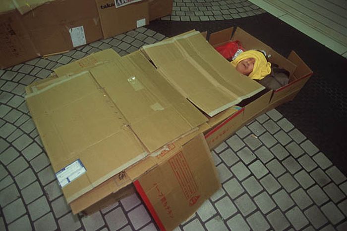 See What It's Like To Live In A Box (21 pics)