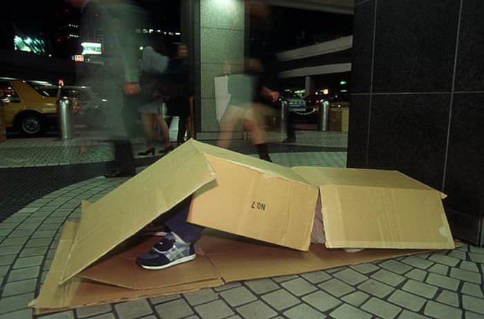 See What It's Like To Live In A Box (21 pics)