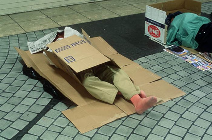 See What It's Like To Live In A Box (21 pics)