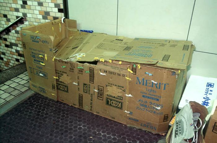 See What It's Like To Live In A Box (21 pics)