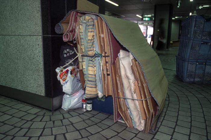 See What It's Like To Live In A Box (21 pics)