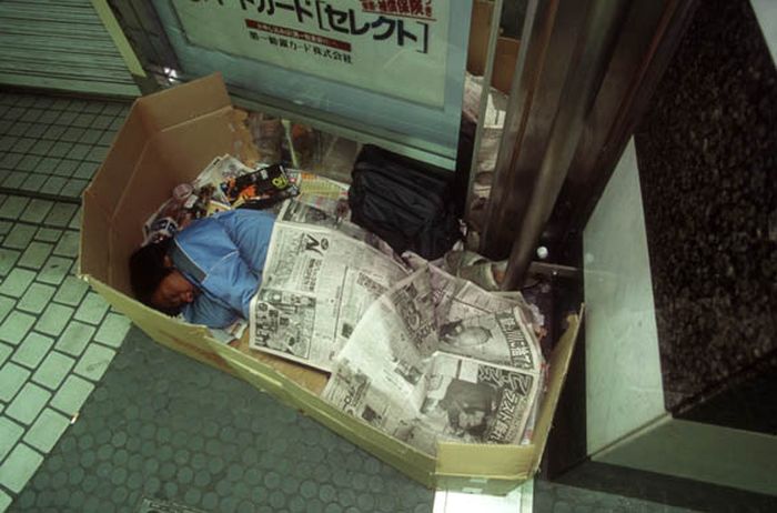 See What It's Like To Live In A Box (21 pics)