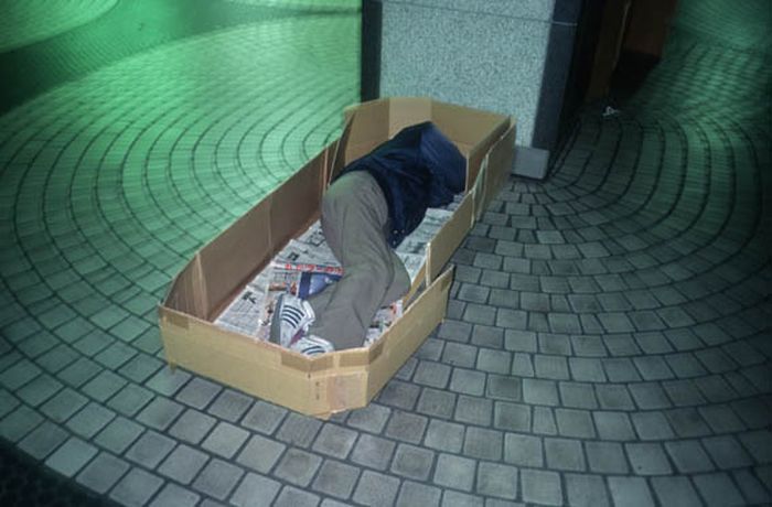 See What It's Like To Live In A Box (21 pics)