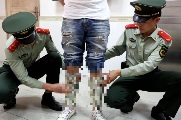 This Is Why You Don't Try To Smuggle Money (3 pics)