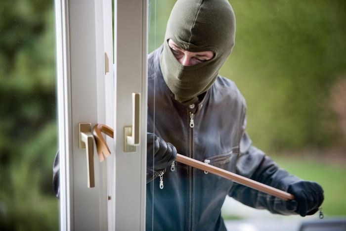 22 Things You'll Never Hear A Burglar Say (3 pics)