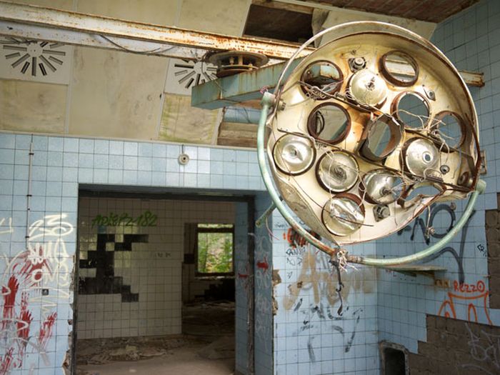 These Abandoned Military Sites Are Incredible (14 pics)