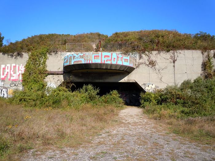 These Abandoned Military Sites Are Incredible (14 pics)