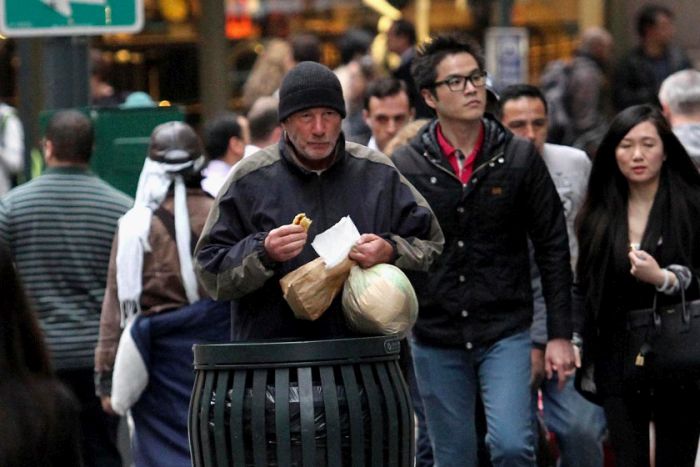 This Celebrity Dressed As A Hobo See What Happened (4 pics)