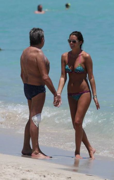 This Old Man Is Dating A Super Hot Model (15 pics)