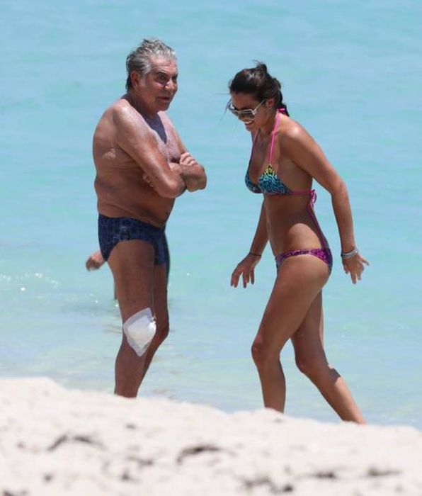 This Old Man Is Dating A Super Hot Model (15 pics)