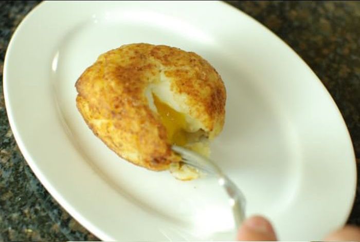 How To Make Eggs Wrapped In Hash Browns (13 pics)