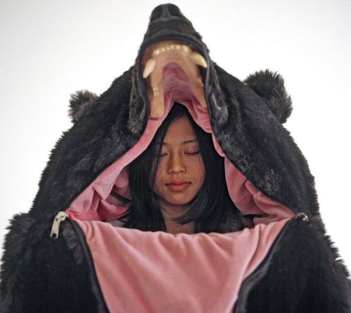 You Need This Grizzly Bear Sleeping Bag (6 pics)
