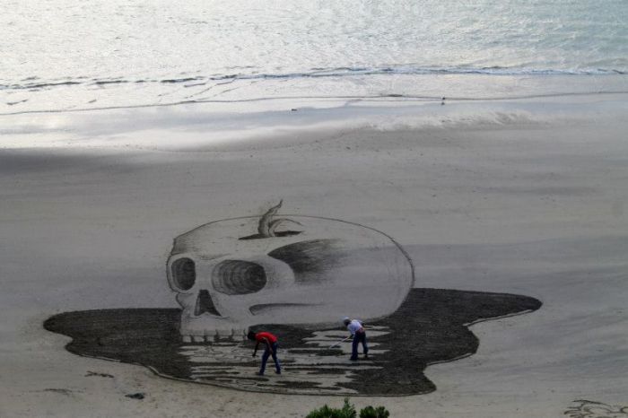 Amazing 3D Art At The Beach (34 pics)