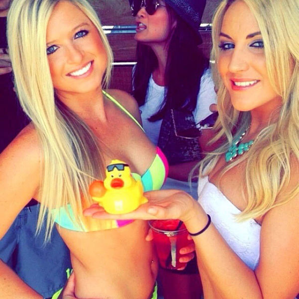 You Wish You Were At This Pool Party (44 pics)