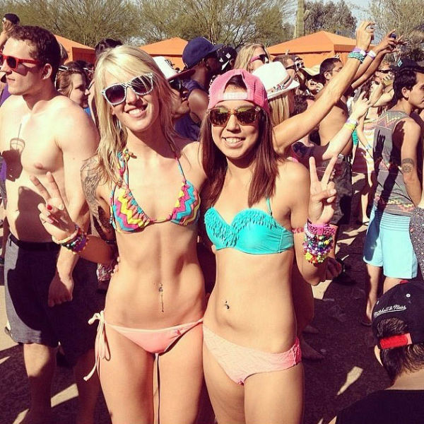 You Wish You Were At This Pool Party (44 pics)